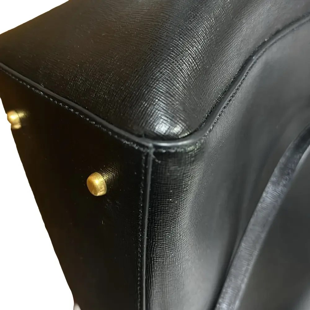 Tory Burch Robinson Tote in Black Saffiano Leather - EUC